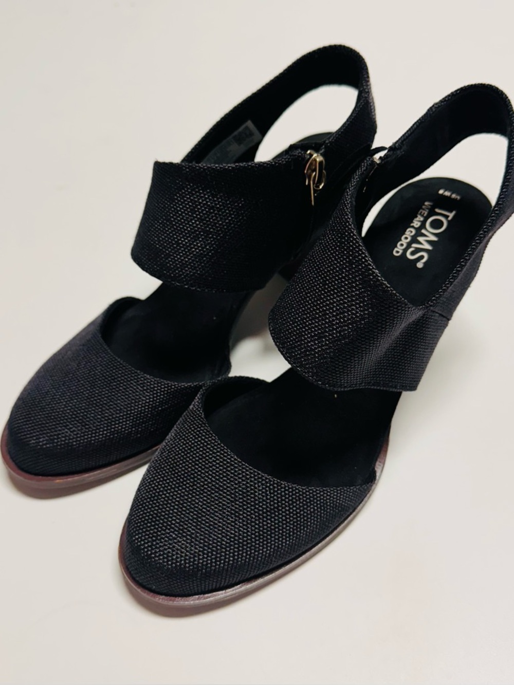 TOMS Black Chunky Heel Sandals Size 8 Ankle Strap Comfort Shoes